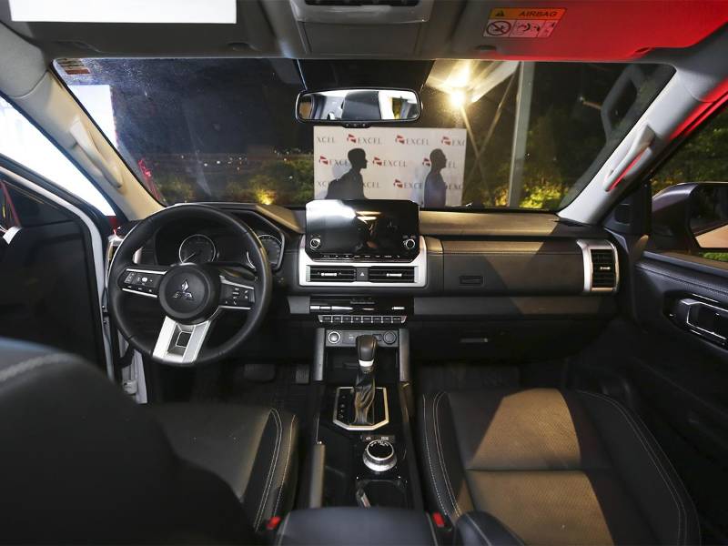 Interior de la Mitsubishi L200, diseñado para brindar confort, tecnología y seguridad en cada viaje.