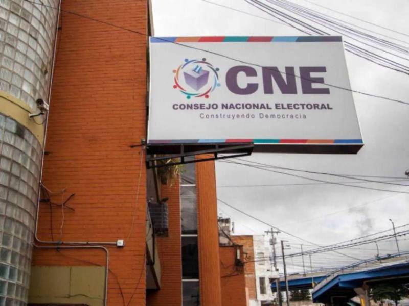 La medida se toma debido a los retrasos en el procesamiento de resultados y a la indisponibilidad de la página oficial del CNE.