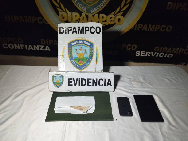 Parte de la evidencia decomisada a pareja.