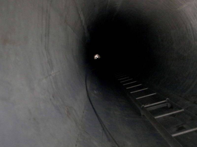 La estructura levantada en la cumbre de El Picacho por dentro es hueca y posee una escalera para acceder a la parte alta.