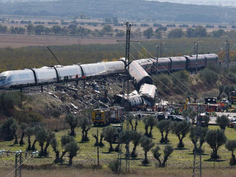El presidente del Gobierno español, Pedro Sánchez, aseguró este miércoles 28 de octubre que se va a llegar hasta el final para saber las causas del accidente ferroviario ocurrido en la provincia de Toledo, que se ha cobrado la vida de al menos 68 personas y añadió: Si ha habido negligencias, se sabrá.