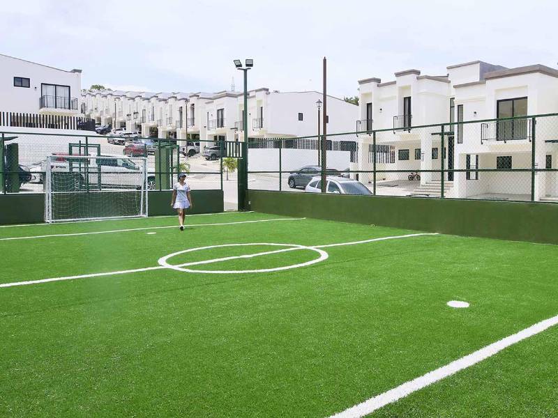 Los niños disfrutaron de un torneo de futbolito durante la jornada, una de las actividades preparadas para inaugurar oficialmente la nueva cancha y promover la convivencia entre las familias.