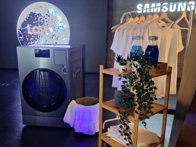 Con un diseño minimalista que incorpora una pantalla de siete pulgadas, la nueva lava-secadora de Samsung se convierte en un producto único en el mercado de línea blanca.