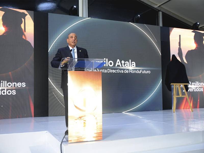 Camilo Atala presidente de la Junta Directiva de HonduFuturo destacó el impacto de invertir en la educación.