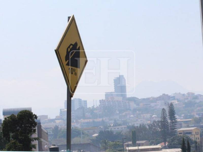 La calidad del aire en Tegucigalpa registra niveles preocupantes este lunes 11 de mayo, de acuerdo con mediciones de plataformas internacionales de monitoreo ambiental. Según <a href=https://www.accuweather.com/?utm_source=chatgpt.com>AccuWeather</a>, la capital hondureña mantiene un índice de calidad del aire de 60, considerado como “malo” para grupos sensibles.
