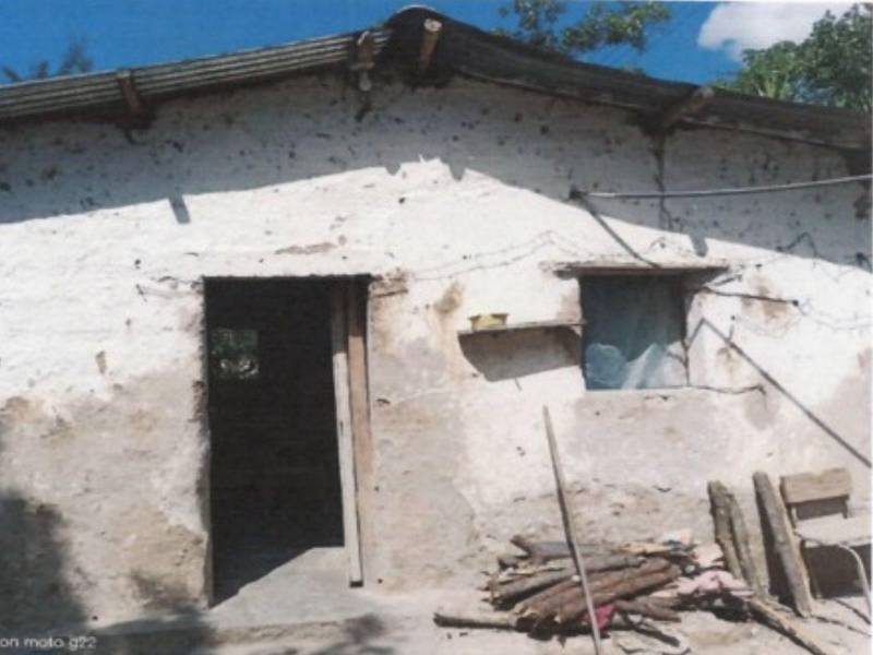 Alba Luz Mejía presentó una cotización duplicada en la solicitud donde pedía fondos para construir su vivienda en Cucuyagua, Copán. Le extendieron un cheque por 100 mil lempiras.