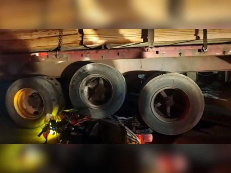 Una persona que se desplazaba en motocicleta falleció tras un accidente con un vehículo pesado en Guaimaca.