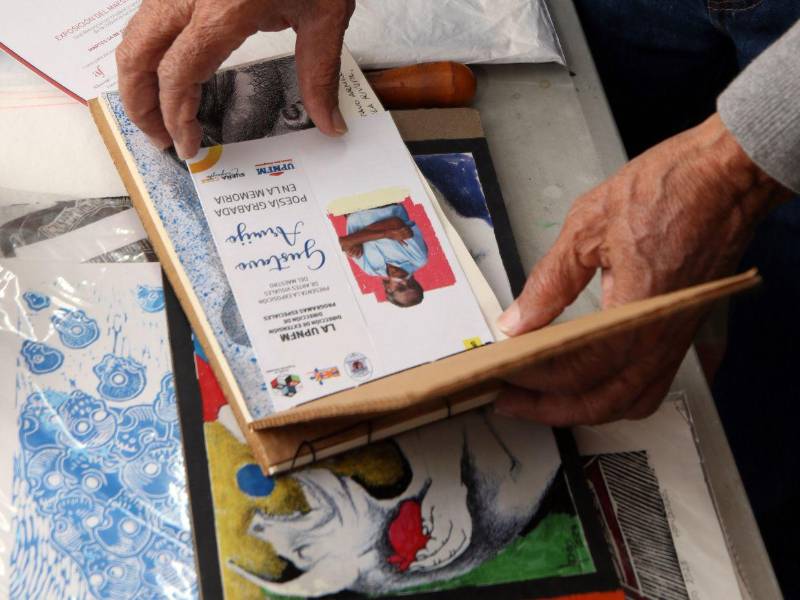 Armijo sigue transformando noticias en imágenes, ideas en series, la vida en arte. Sin jubilarse. Sin rendirse. Porque, como él mismo dice, ya es parte de su ser.