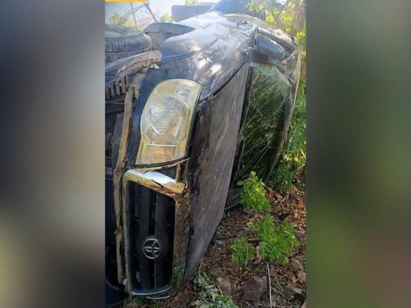 El automotor en el que se conducía el edil y su conductor se volcó.