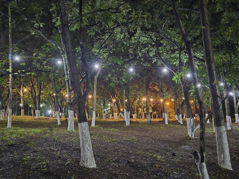 La nueva iluminación instalada por la AMDC permite que las áreas recuperadas sean espacios más seguros y accesibles para las familias, incluso durante las horas de la noche.