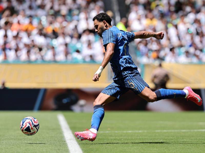 El brasileño Renan Lodi estaba en offside y el gol no cuenta en el marcador.
