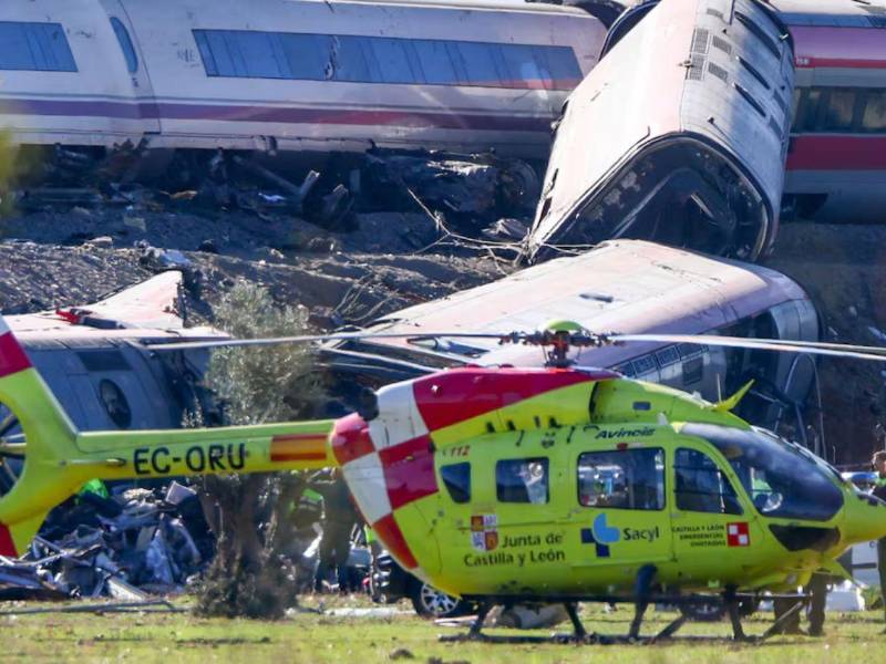 ACCIDENTE FERROVIARIO. Dos trenes de alta velocidad, uno de Renfe y otro de Iryo, colisionaron el miércoles a la altura de la estación de Urda, en Toledo, dejando al menos 68 muertos. En distintos puntos de España, miles de personas guardaron un minuto de silencio en memoria de las víctimas de la tragedia.