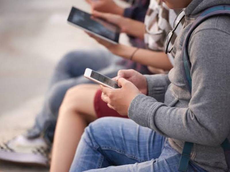 Cuando el daño llega al feed: redes exponen a jóvenes a contenidos de autolesión