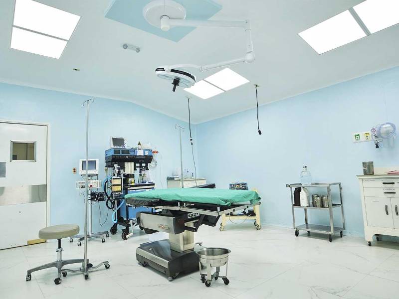 Modernos quirófanos del Hospital Adventista Valle de Ángeles, equipados para cirugías de alta complejidad.