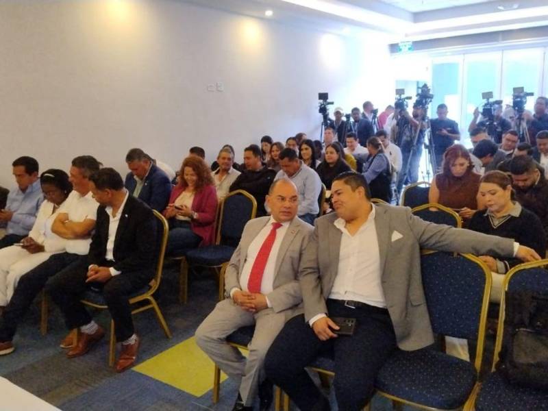 Diputados del Partido Nacional, Liberal y Salvador de Honduras, asistieron a la autoconvocatoria realizada para celebrar sesión del pleno del Congreso Nacional y conocer el informe de la Comisión Especial del Congreso Nacional.