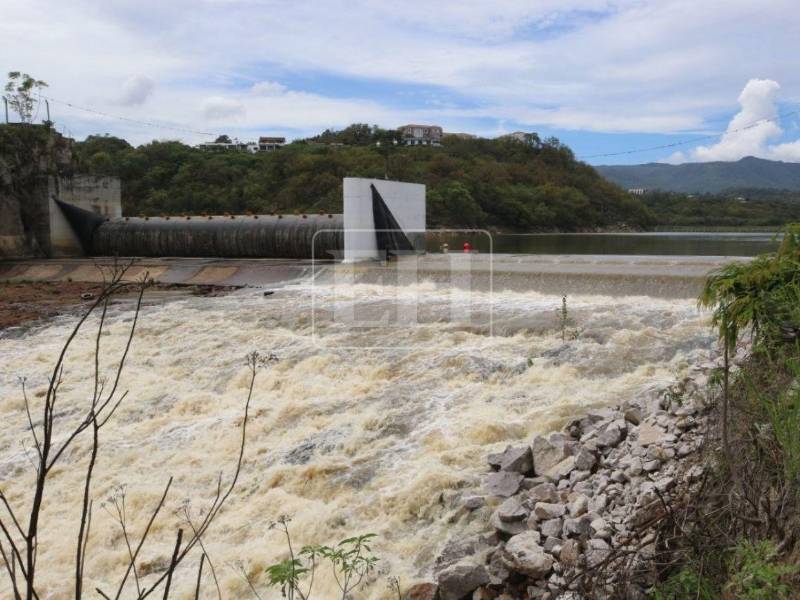Las intensas lluvias registradas durante los últimos días, han causado un giro drástico en la sequía que azotaba al país, especialmente a la capital. A continuación los detalles sobre los niveles de las represas según los últimos reportes de las autoridades.