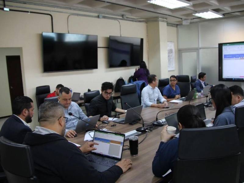 En los primeros tres días de reunión la mesa técnica ampliada ya revisó cerca de 300 expedientes de médicos pendientes de pago.