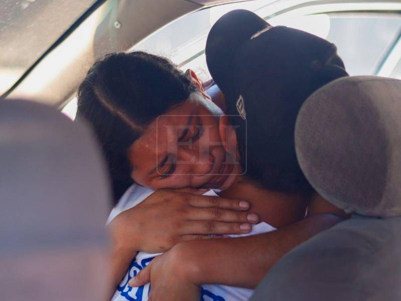 La tragedia que cobró la vida de seis integrantes de una misma familia en San Pedro Sula ha comenzado a movilizar acciones de solidaridad desde diferentes sectores del país. Una de las iniciativas surge desde el Congreso Nacional, donde diputados buscan coordinar ayuda para la madre que perdió a cinco de sus hijos y a una nieta en el incendio.