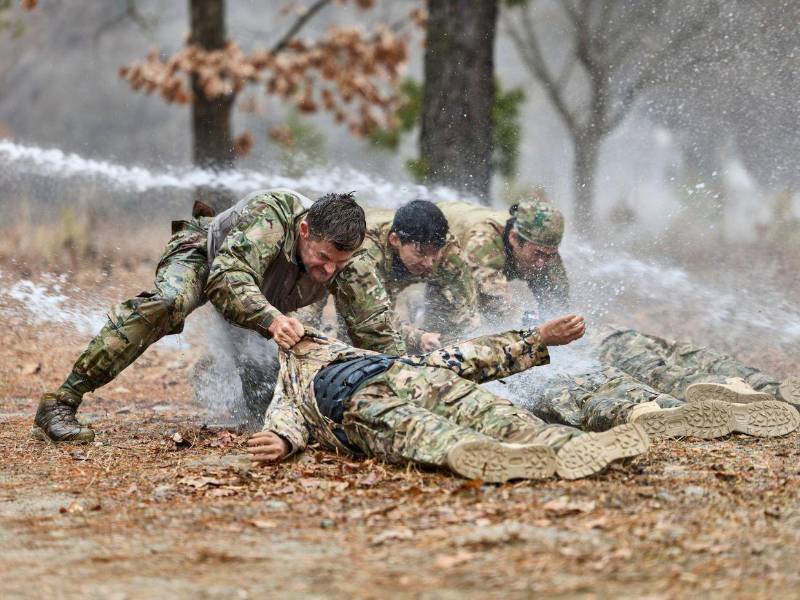 Hemsworth dijo a EFE que vuelve con la desafiante, agotadora e incómoda segunda temporada de Limitless.