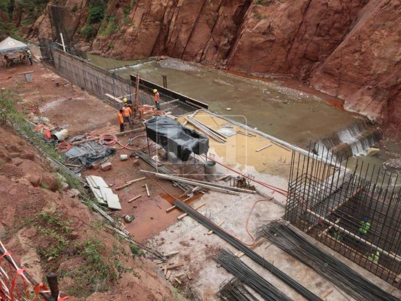 La represa San José poco a poco va tomando forma y las autoridades de la Alcaldía Municipal del Distrito Central reportan un avance del 53% a este 12 de octubre.