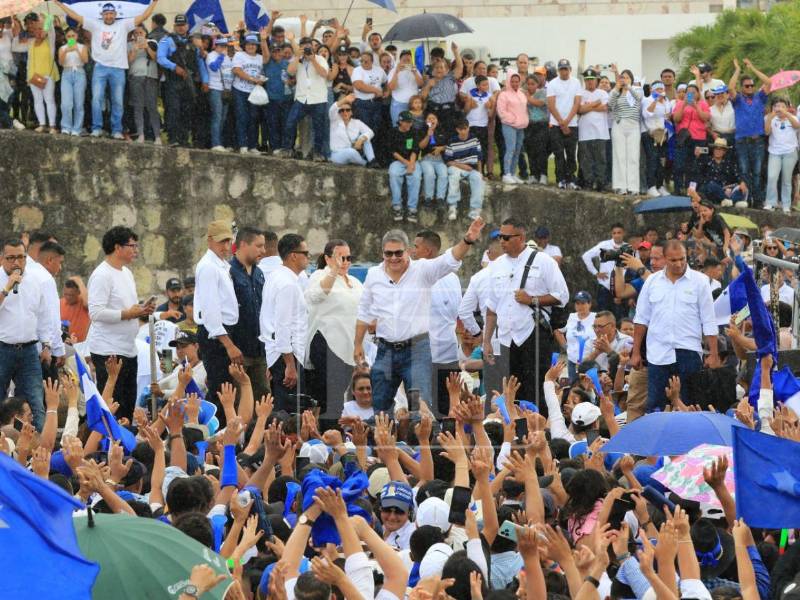 El expresidente dijo durante su comparecencia que recuperará los bienes de su familia.