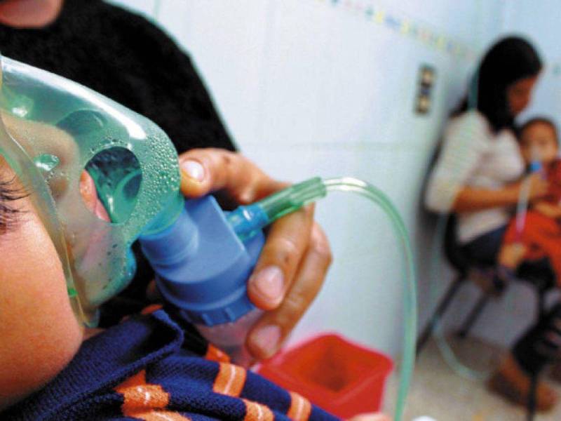Los menores de cinco años son los más propensos a complicarse por esta enfermedad que se caracteriza por tos conculsiva.