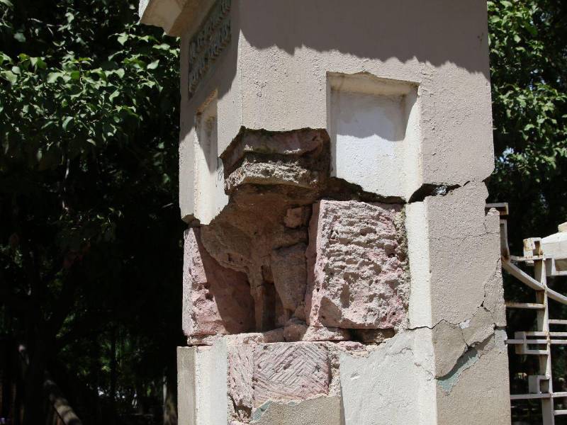 A pesar de los anuncios de restauración, el tramo destruido continúa siendo una de las señales más evidentes de los trabajos que todavía hacen falta.