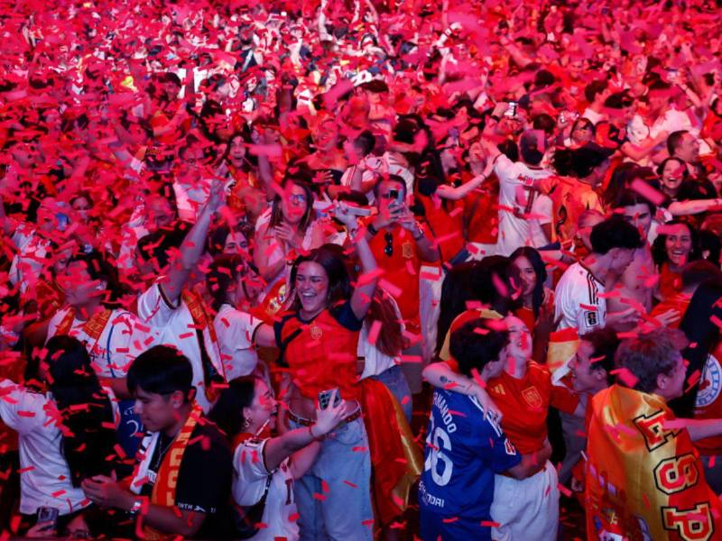 Madrid estalló de alegría con el gol de Ferrán Torres en el minuto 106, que derrotó a Argentina en la final del Mundial 2026. Fue una capital volcada con el equipo de Luis de la Fuente, que brindó otro triunfo histórico al fútbol nacional. Otras ciudades del país también se volcaron a la fiesta deportiva.