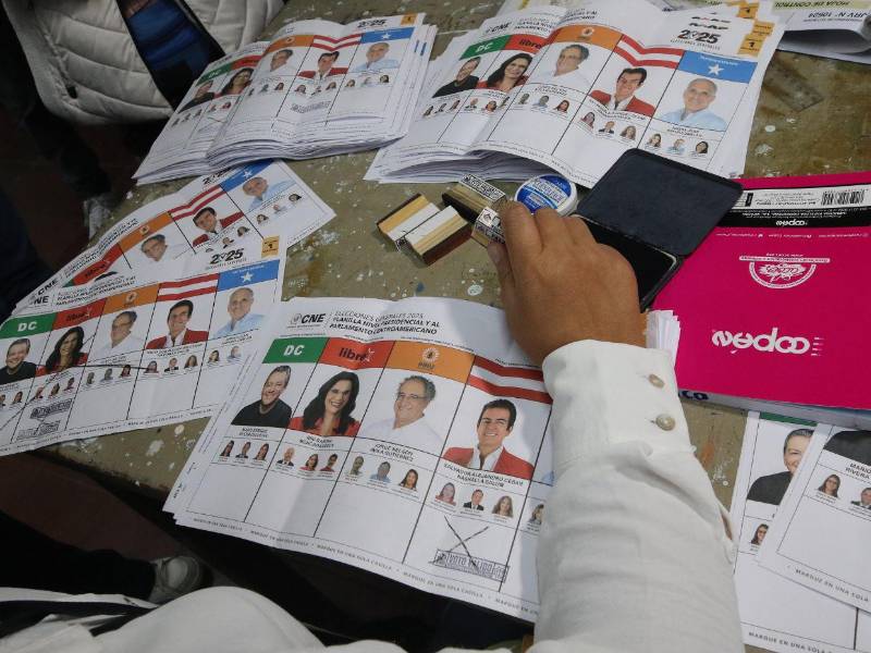 Después de las 6:00 de la tarde, cuando se comenzaron a enviar los resultados, comenzó el caos tecnológico.