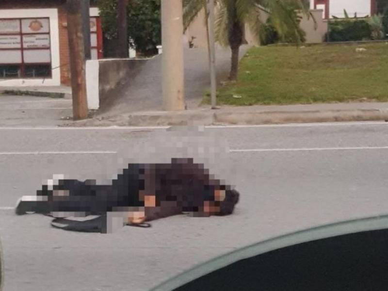 Junto al cuerpo del hombre fallecido fue encontrada una pistola de juguete.
