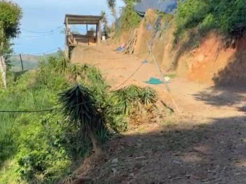 El cuerpo de don Carlos Alberto Arriaga quedó a solo unos metros de su casa, ultimado a causa de un disparo de escopeta.