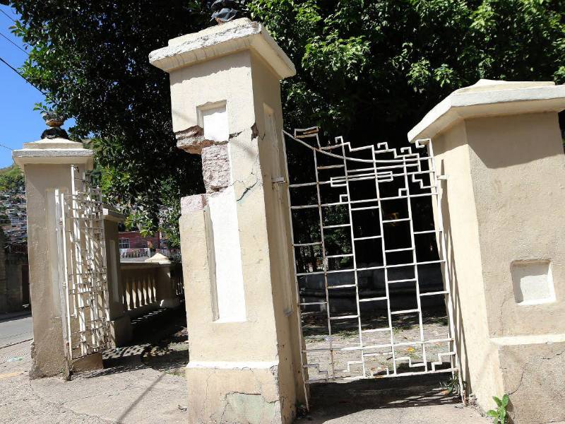 Recuerdos vencen al abandono que consume el Parque La Concordia