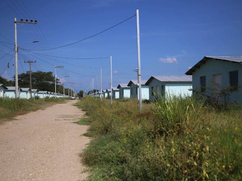 En Olanchito, Yoro, hay varias casas ya terminadas, pero las obras están detenidas.