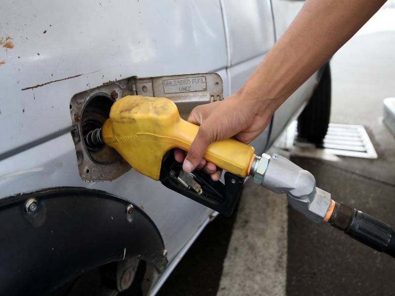 Por la temporada de invierno en los Estados Unidos de América el diésel y queroseno suelen subir, sin embargo, uno de estos carburantes ha descendido, mientras que la gasolina superior también conserva una tendencia alcista a nivel local.