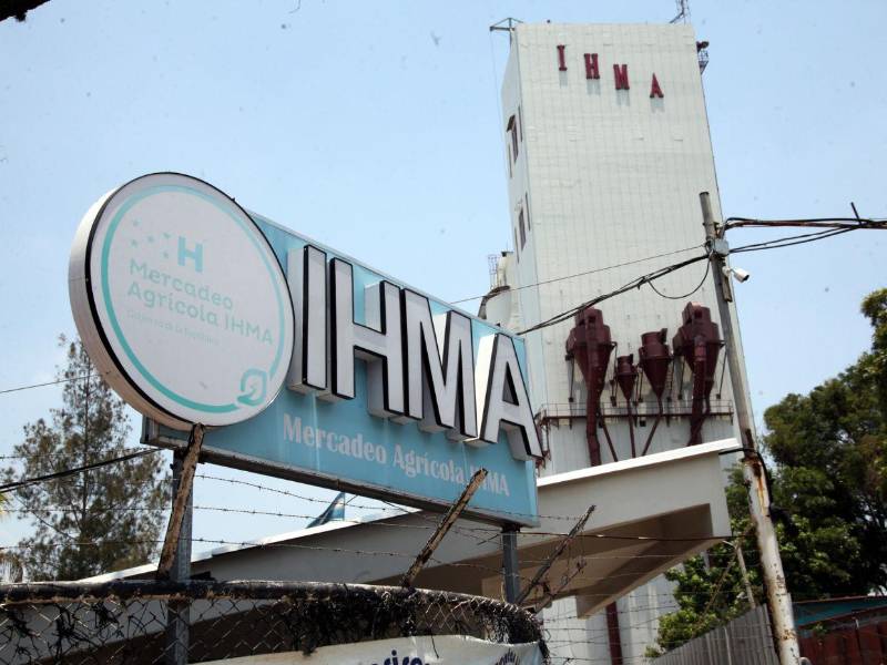 En los silos del IHMA por casi tres años han estado guardados esos frijoles que finalmente se echaron a perder.