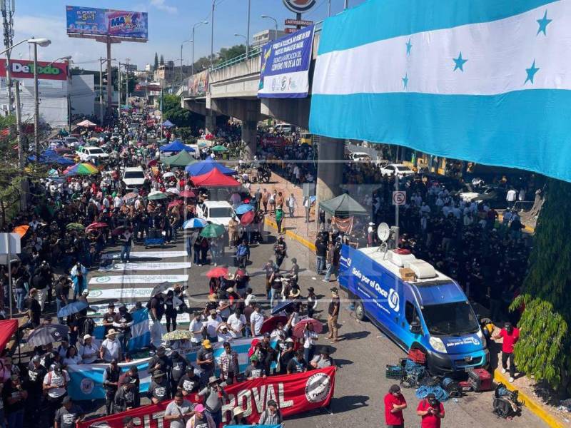Miles de trabajadores se movilizaron este viernes en Honduras para conmemorar el Día del Trabajador