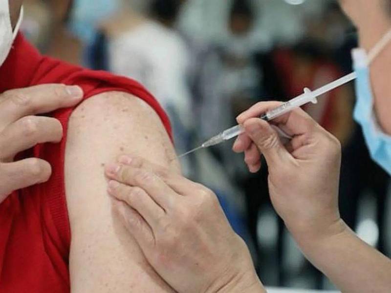 La vacunación contra influenza y tos ferina presentó baja demanda, mientras Salud insiste en la prevención mediante las vacunas.