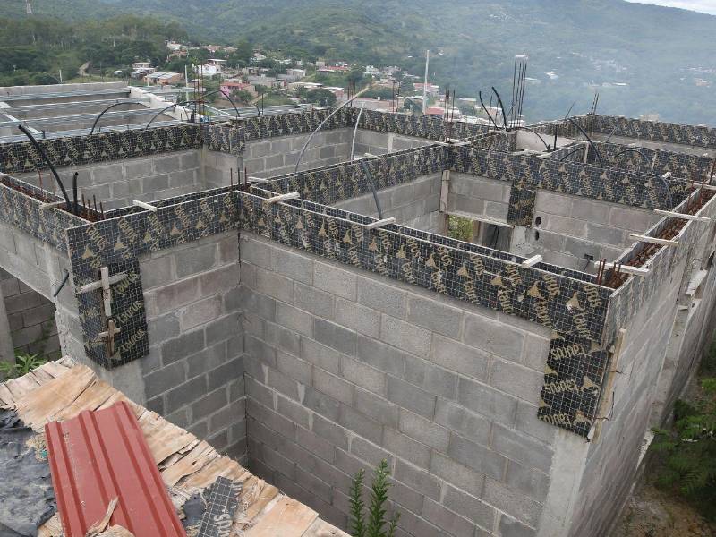 Las autoridades detallan que se trabaja en bloques C y G, y en la planta de tratamiento, con la esperanza de entregar viviendas a finales de 2025.