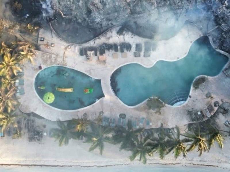 Se continúo con el ataque defensivo logrando detener el avance del mismo, con el apoyo de dos retroexcavadoras que realizaron labores de dividir el material combustible en conjunto con labores de enfriamiento de las lineas de ataque.