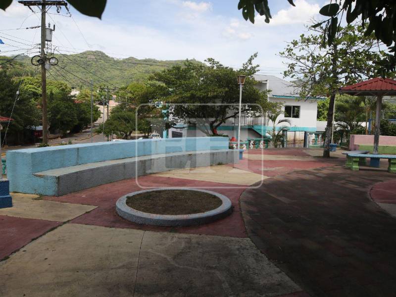 Un buen número de los originarios del municipio de San Miguelito han tenido que emigrar hacia los Estados Unidos y Espeña, en busca de un mejor futuro para sus familias.