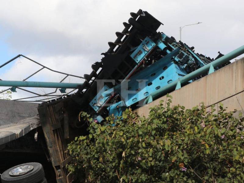 En el hecho solo se reportó una persona herida: el operador de la maquinaria.