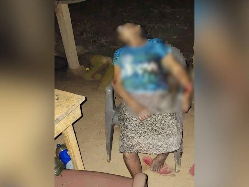 La víctima quedó muerta en la silla en la que estaba cuando ocurrió el ataque.