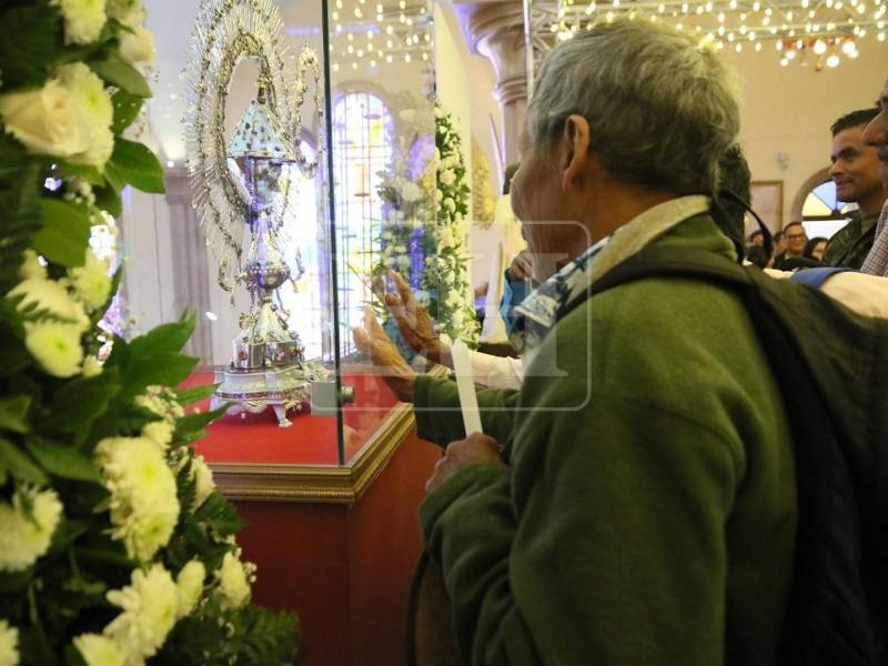 Durante toda la semana, la imagen ha recibido visitas constantes de creyentes que acuden para agradecer, pagar promesas o mantener viva una tradición familiar, registrándose mayor afluencia este fin de semana previo al 3 de febrero. Aquí las imágenes.