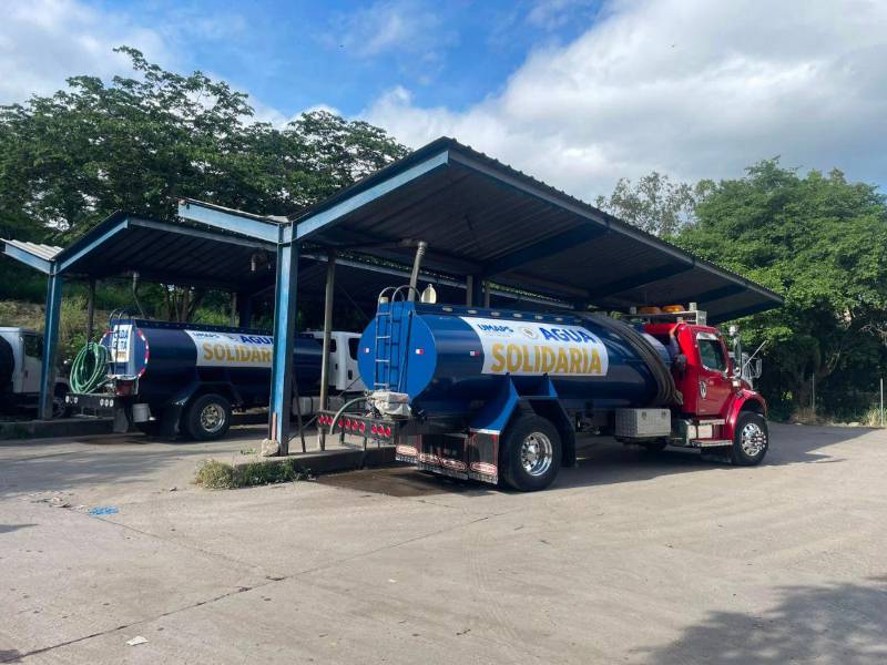 La UMAPS opera 90 cisternas para distribuir agua gratuita; solo 12 son propias y las demás fueron alquiladas para reforzar el servicio.