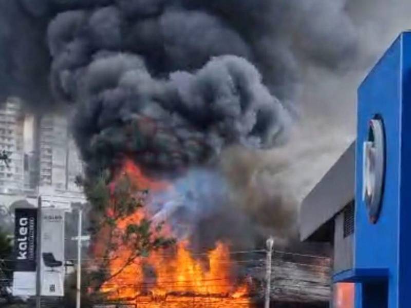 Nubes de humo se observaban desde los diferentes puntos.
