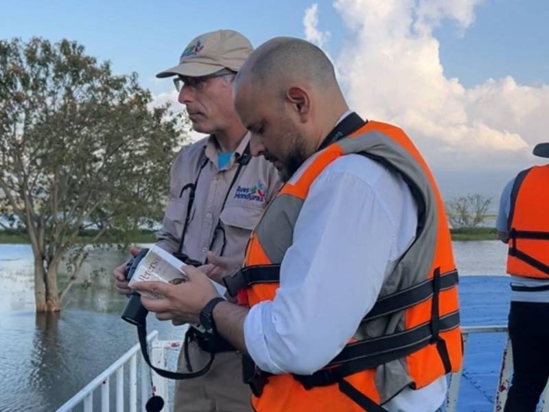 Oliver y yo vamos a trabajar mucho para seguir impulsando actividades que acerquen a más personas al mundo del aviturismo, prometió el ministro de Turismo.