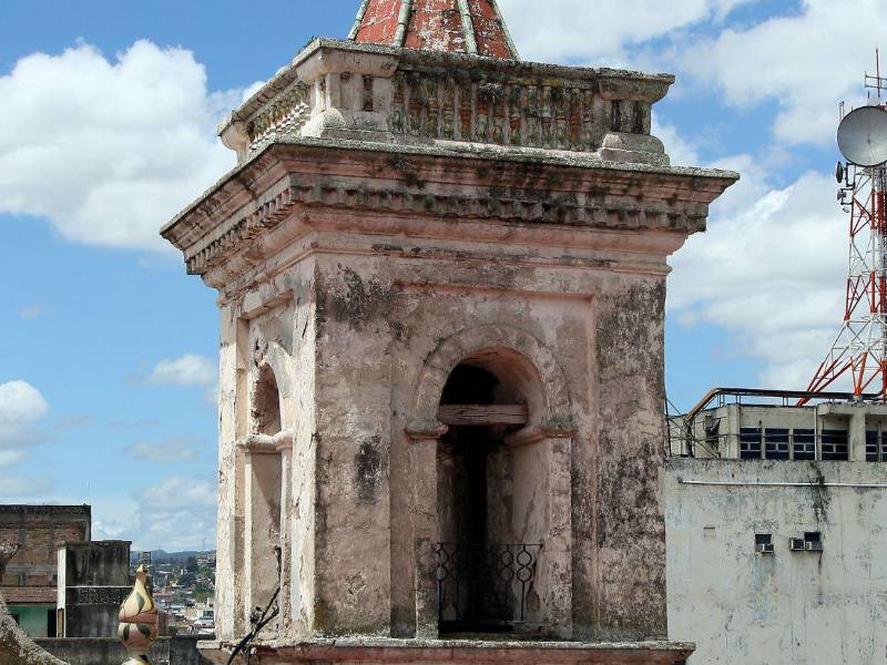 El padre Carlos Domínguez hace un llamado a los hondureños para salvar la iglesia Los Dolores, un patrimonio de 293 años.