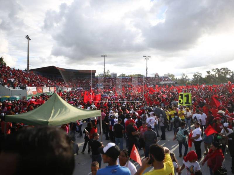 Cientos de militantes de Libre estuvieron en la movilización en Tegucigalpa.
