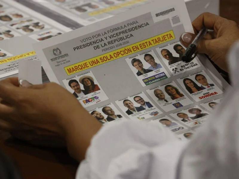 Política. Al menos 41 millones de ciudadanos estaban habilitados para votar en primera vuelta por el sucesor del actual mandatario, Gustavo Petro, en Colombia. En la carrera presidencial participaron once candidatos.