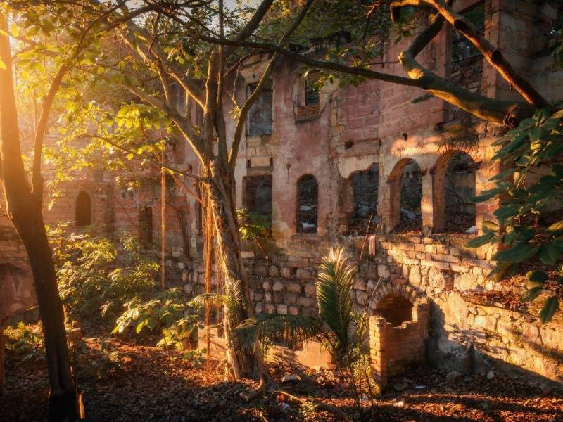 Ubicado en el barrio La Leona de Tegucigalpa, el Castillo Bellucci es una de las construcciones históricas que aún evocan la influencia de la arquitectura europea en la capital hondureña.